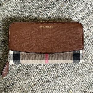 Burberry Elmore Brown House Check Zipper Wallet